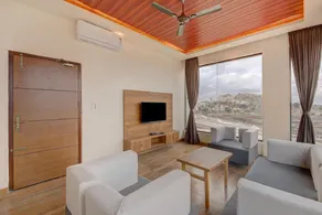 Hotel Tree Suites Next Airport Inn - Image 2