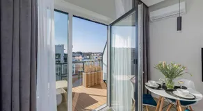 Cozy Studio with River View Spadochroniarzy with Parking & SPA by Noclegi Renters - Image 3