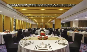 Lakeshore Hotel & Apartments - Image 3