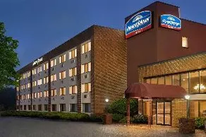 Howard Johnson Hotel South Portland - Image 3