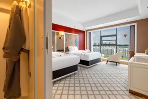 M Hotel - Image 2