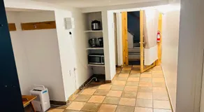 Le1226-Apartment with Free WIFI and Parking - Image 3
