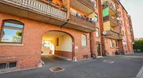 Modern & Chic Apartment with Balcony in Offenbach - Image 3