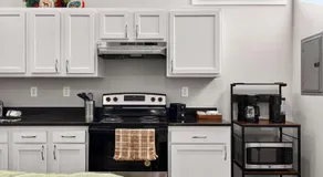 The Matt Winn Suite A Cozy Modern Brick Home - Image 5