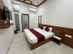 Hotel welcome & restaurant - Image 2