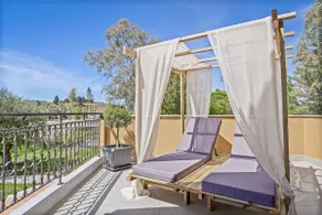 Comissa Luxury Suites, Deluxe 2 - Image 4