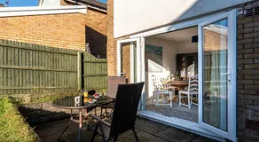 Port View House 3-Bedroom Self Catering Family Home with Garden Near Cardiff - Image 5