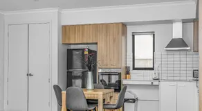 ENTIRE 3BR Home Near Werribee Plaza Zoo with Free Parking - Image 2