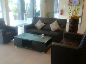 Hotel Grand Court Inn - Image 2