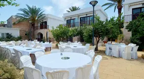 Golden Palms Guest House & Cafe - Image 2