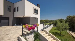 Modernes Apartment mit großer Terrasse - Image 4