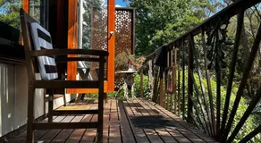 Blue Mountains Ferncreek Studio Retreat, pet friendly, birds and bush - Image 5