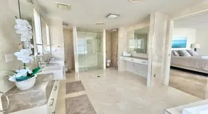 Luxury Coolangatta Sub-Penthouse Beach Abode - Image 2