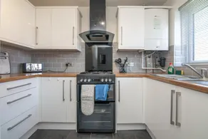 Modern Two Bedroom House with Parking - Image 4