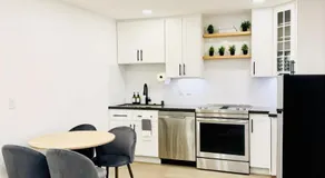 Modern 2BR Guest Suite with Kitchen, Free Parking, Fire Pit - 10 mins to SJC - Image 2