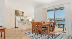 Waters Edge Apartment with Jetty - Image 4