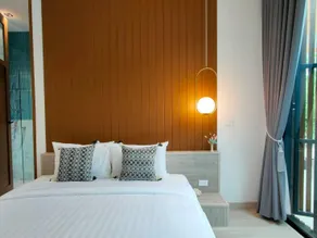 luxury lakeside boathouse pool villa Chiang Mai - Image 3