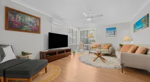Three bedroom house in Gosford,close to M1, Brisbane Water, Stadium - Image 2