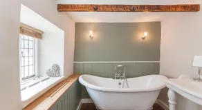 Three Little Pigs Luxury Cottage - Image 4
