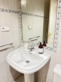 Family house in Granada - Image 2