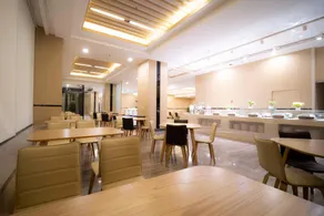 Starway Hotel Qingdao May Fourth Square Olympic Sailing - Image 4