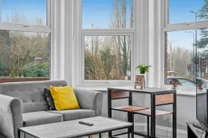 Luxurious Spacious Flat Maidstone with parking - Image 4