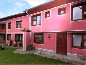Nenchova Guest House - Image 1