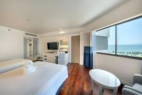 Jomtien Palm Beach Hotel & Resort - Family-Friendly - Image 3