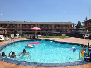 The River Inn & Suites - Image 2