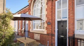 Thornton House Luxury Accommodation in the Town Centre with Private Parking - Image 5