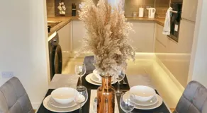 Spacious Stay made for Contractors & Families ! 3 Bedroom House 2 Bathroom in Reading up to 3 Free Parking !! - Image 3