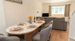 Oak Lodge - Image 4