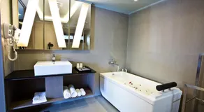 Fine Hotel - Image 4