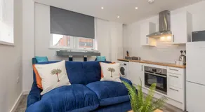 Thornhill House by Guestz - Image 2