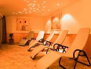 Double room, shower, toilet, living room/bedroom - Image 3