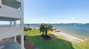 Cute 1 Chambre 5 personnes | Vue du lagon et de la piscine extérieure | Piscine intérieure! - Image 5