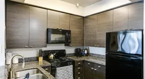 Cozy Unit Conveniently Located Pool View - Image 4