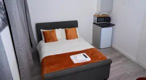Snooze Luxe House - Image 2