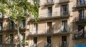 Great location with private terrace - Image 4