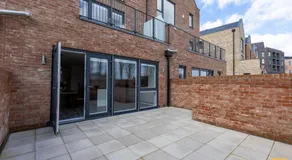 Outstanding 5 Bedroom Townhouse, Canal Views By Valore Property Services - Image 5