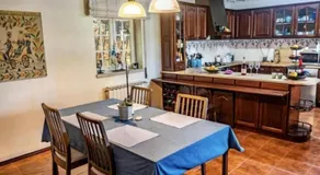 Farmhouse Sleeps 8 with Pool & Horses - Image 3