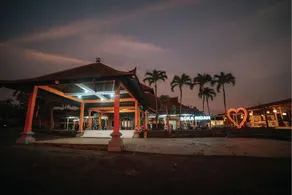 Soka Indah Restaurant & Bungalows - Image 2