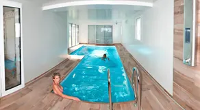 Appartement vue mer avec piscine intérieure - Image 3