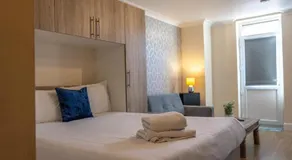 Kingfisher Court Apartments by Uno-FREE PARKING - Image 2