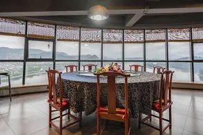 Yitu Lake View Hotel - Image 4