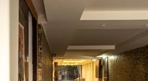 De Manora Homes - Unpretentious hotel with a garden , posh area Ranjit Avenue - Image 5
