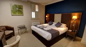 The Rochford Hotel - Image 2
