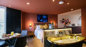 Craig Walk Suite - Image 5