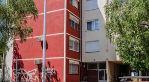 The Green Corner Apartment With Balcony - Happy Rentals - Image 5