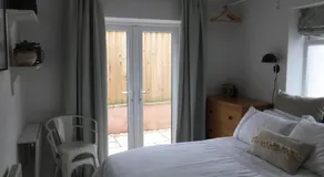 Cedar Shade Cottage - Image 2